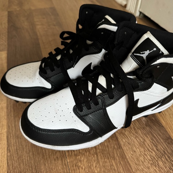 Men’s Jordan 1 Alpha Menace Mid football cleats - Picture 3 of 8